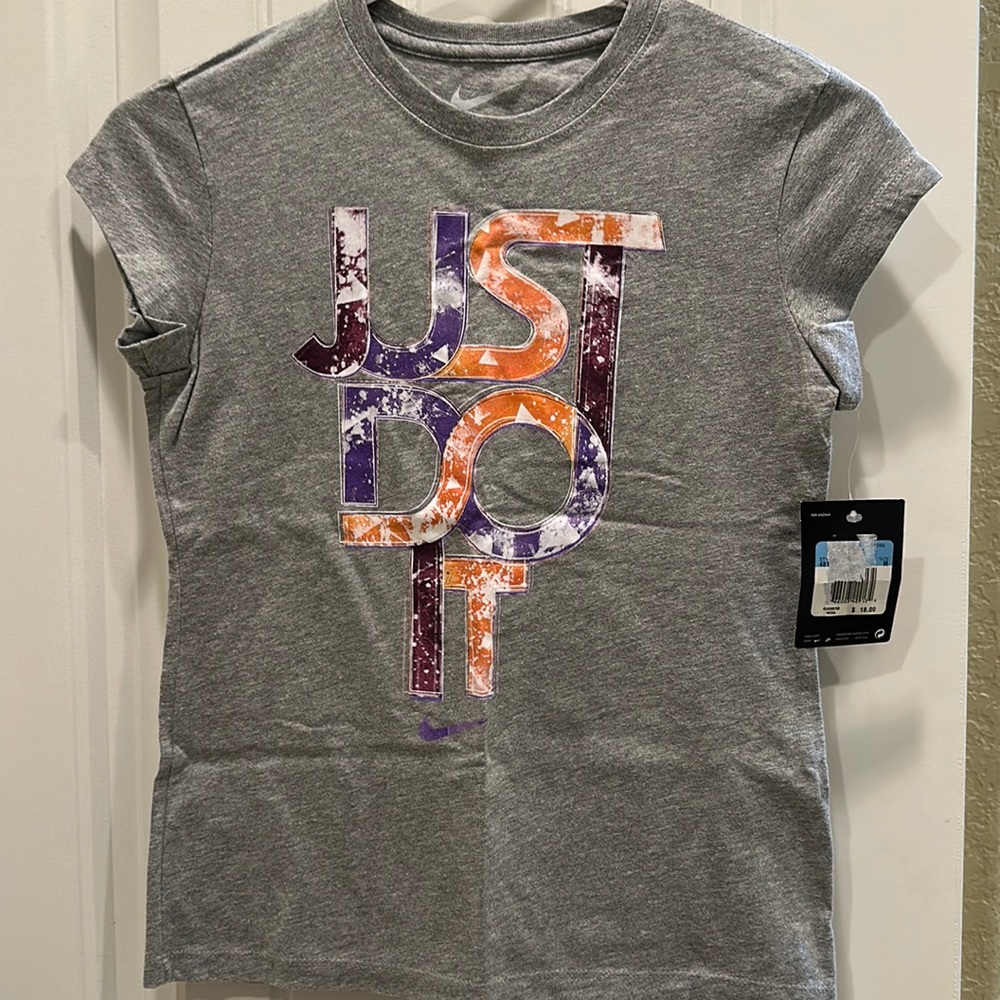Girls Nike tee
